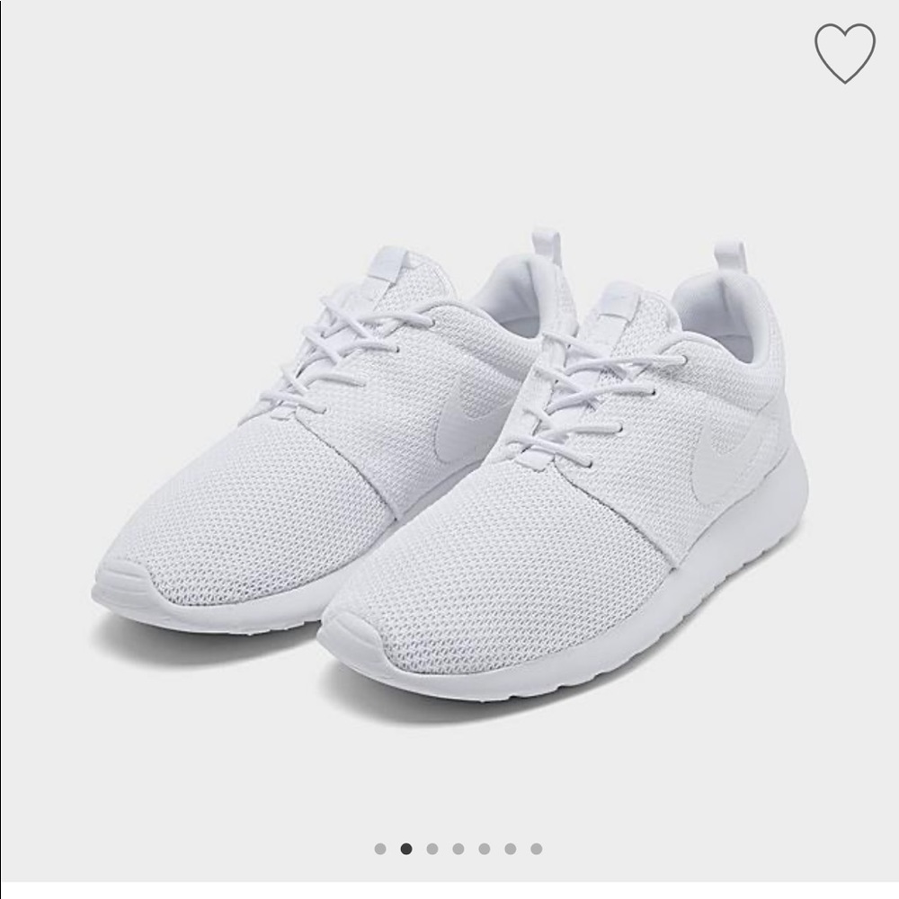 White Nike roshe